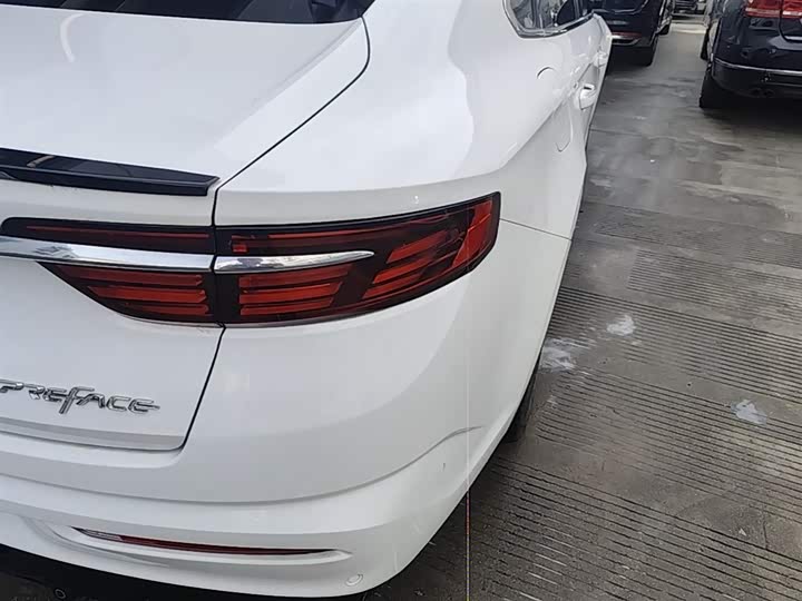 Фото 8 - Geely Preface