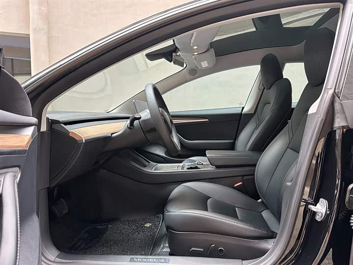 Photo 9 - Tesla Model 3