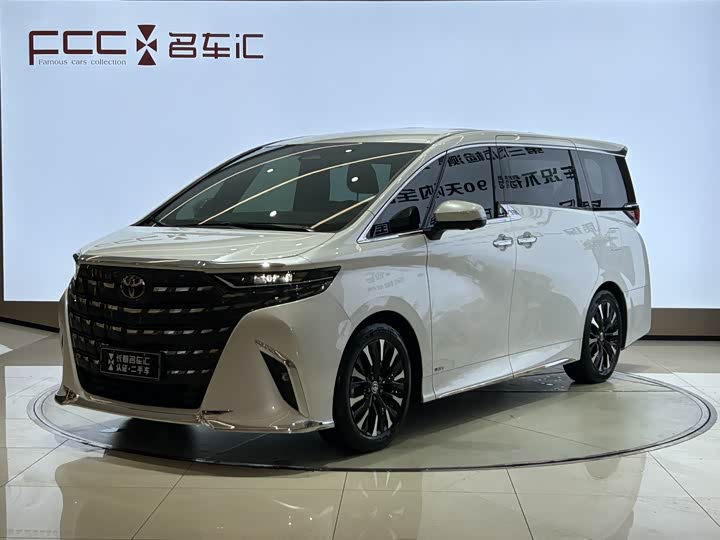 Фото 1 - Toyota Alphard