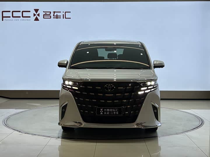 Фото 2 - Toyota Alphard