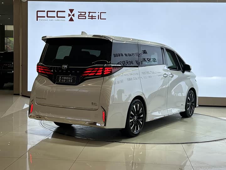 Фото 4 - Toyota Alphard