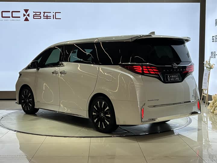 Фото 5 - Toyota Alphard