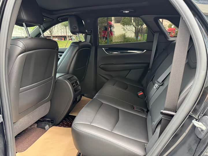 Фото 6 - Cadillac XT5