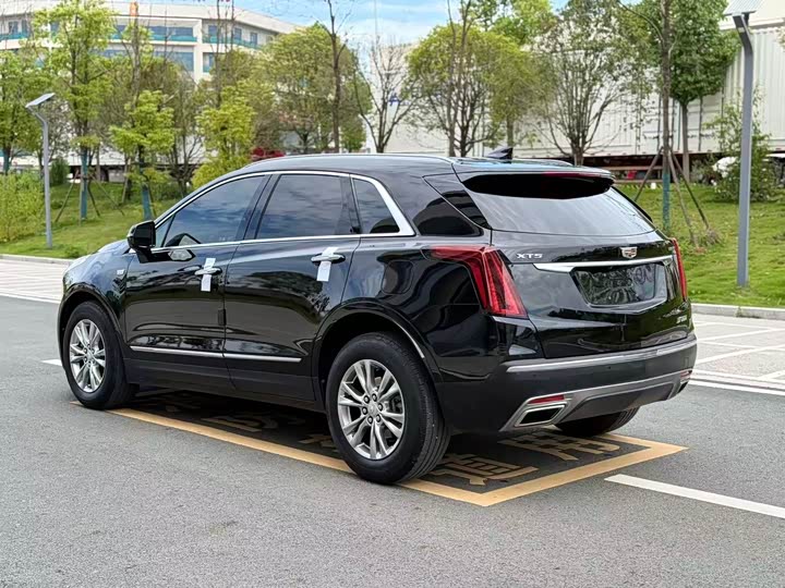 Фото 9 - Cadillac XT5