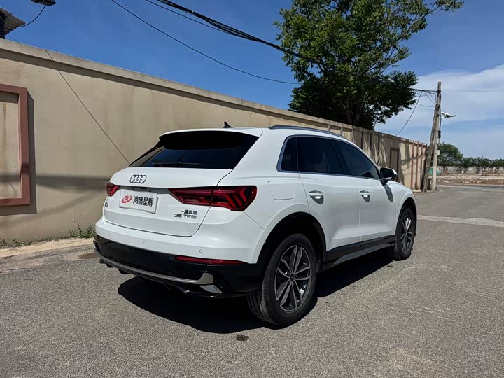 Фото 4 - Audi Q3