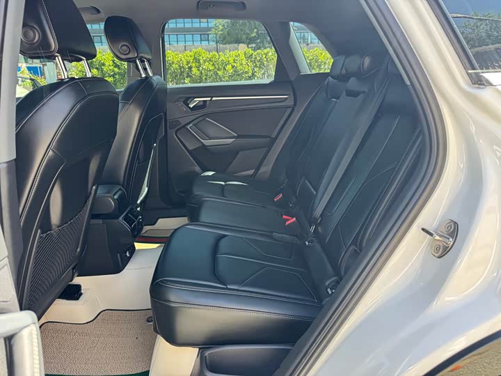 Фото 8 - Audi Q3