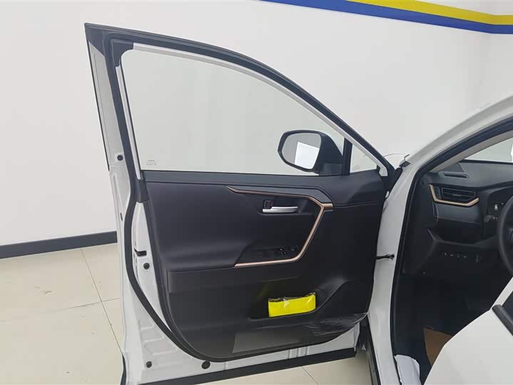 Toyota Wildlander 2024 2024款 双擎 2.5L E-CVT两驱豪华PLUS版
