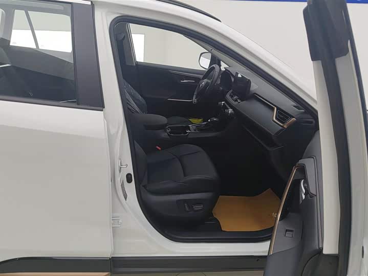 Toyota Wildlander 2024 2024款 双擎 2.5L E-CVT两驱豪华PLUS版