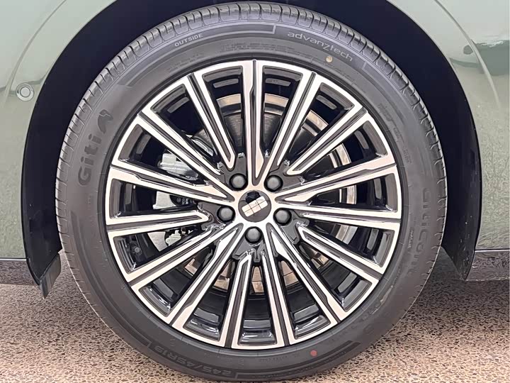 Geely Galaxy Starshine 8 EM-i 2025 2025款 130km EM-i 旗舰版