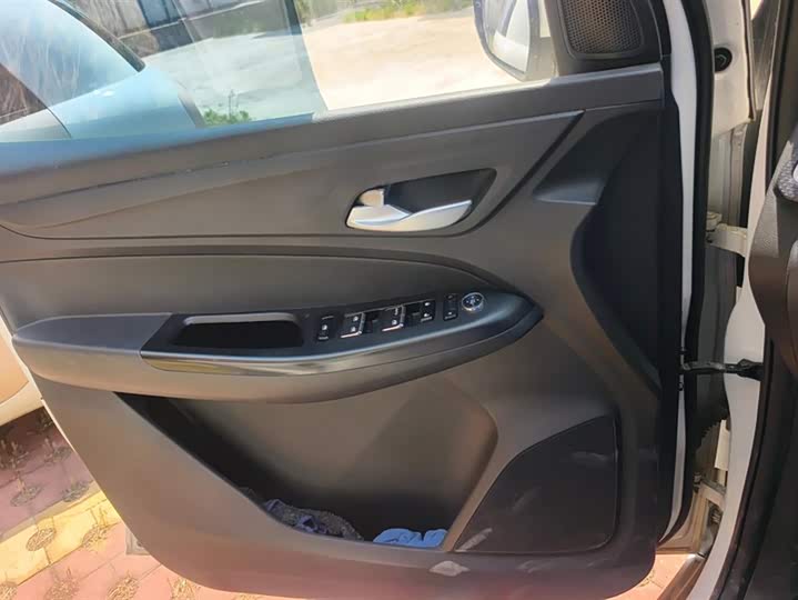 Baojun 730 2021 2021款 1.5L 手动时尚型 7座
