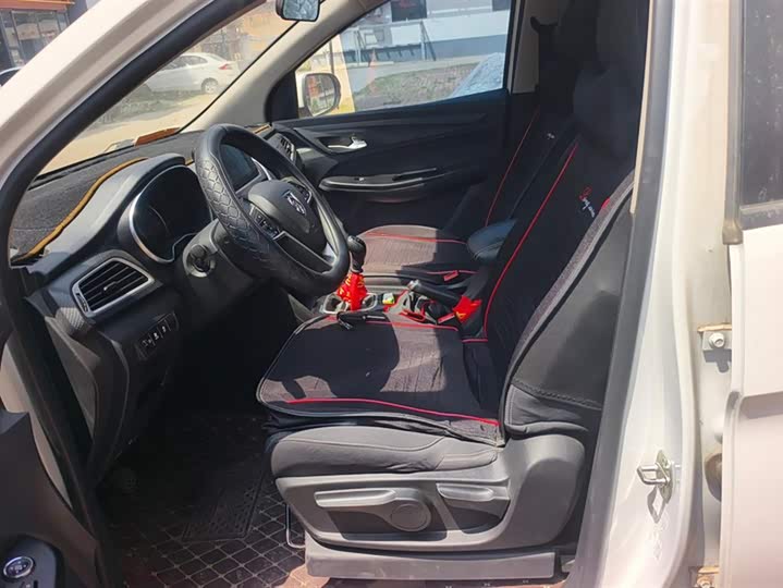 Baojun 730 2021 2021款 1.5L 手动时尚型 7座