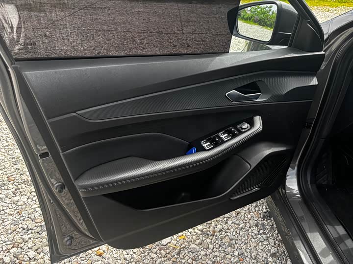 Фото 9 - Geely Binrui
