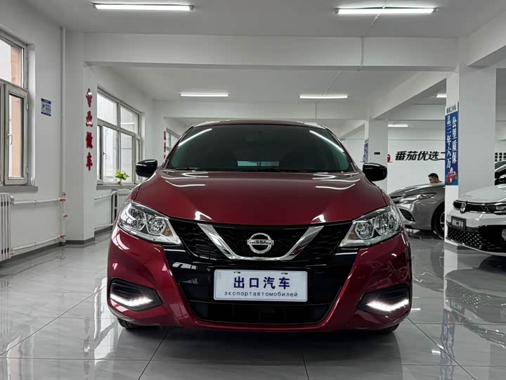 Фото 2 - Nissan Tiida