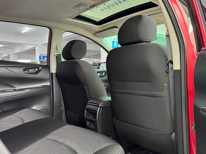 Фото 5 - Nissan Tiida