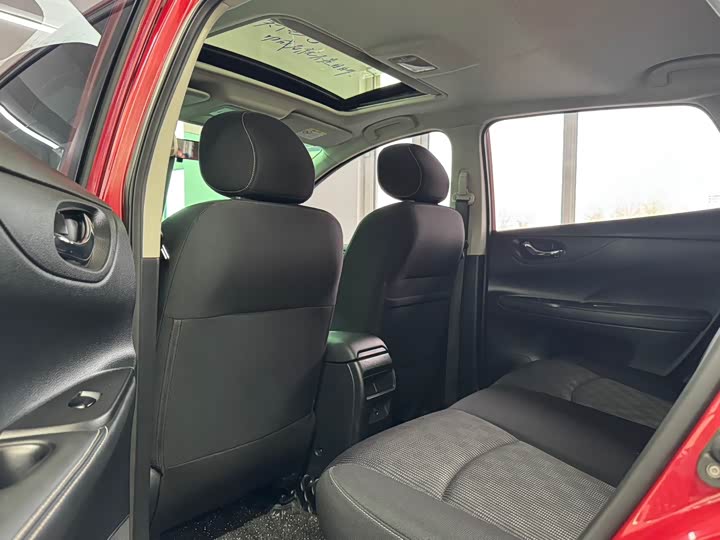 Фото 9 - Nissan Tiida
