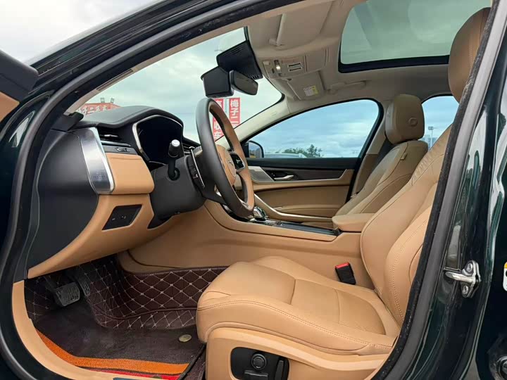 Jaguar XF L 2024 2024款 2.0T P250 两驱尊享豪华版