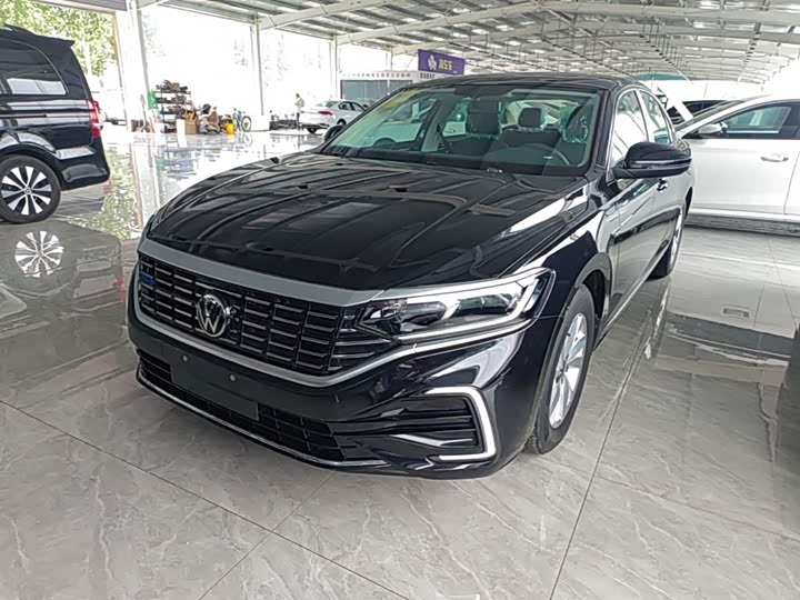 2025 Volkswagen Passat Hybrid