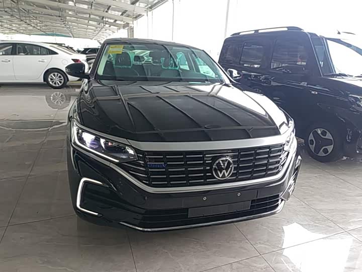 2025 Volkswagen Passat Hybrid