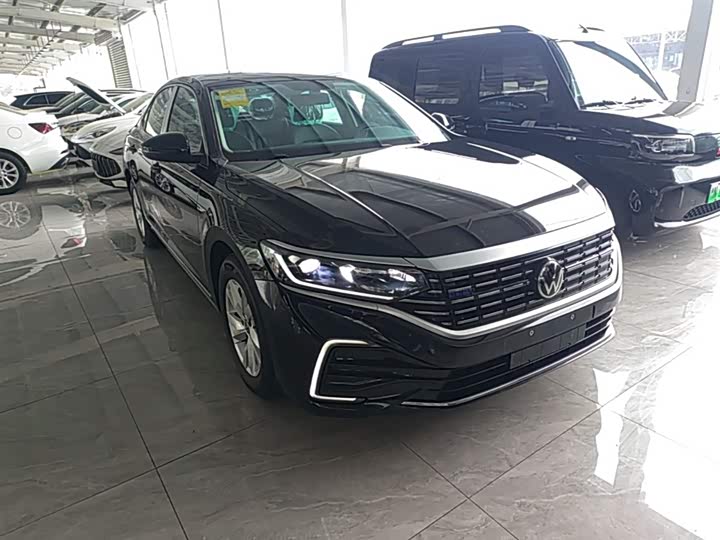2025 Volkswagen Passat Hybrid
