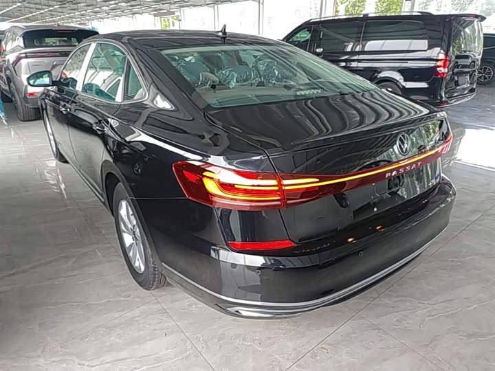 2025 Volkswagen Passat Hybrid
