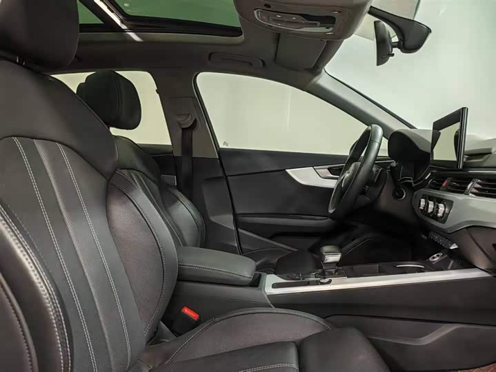 Photo 8 - Audi A4L