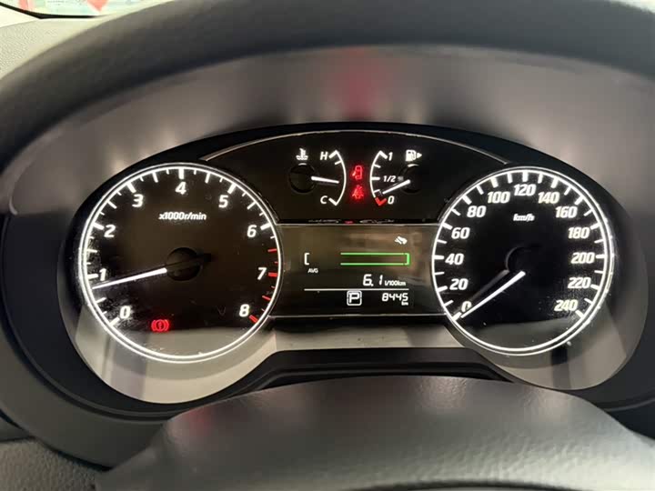 Zdjęcie 5 - Nissan Tiida