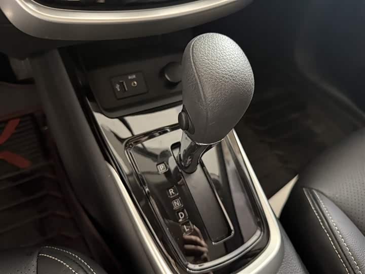 Zdjęcie 7 - Nissan Tiida