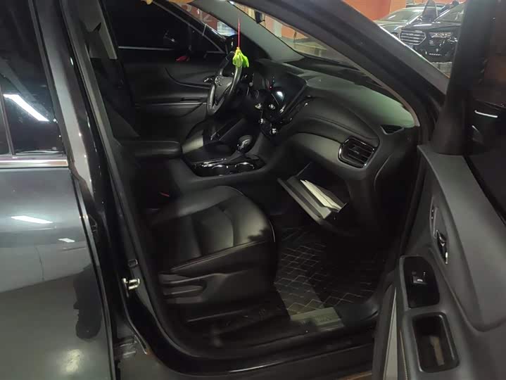 Фото 8 - Chevrolet Equinox