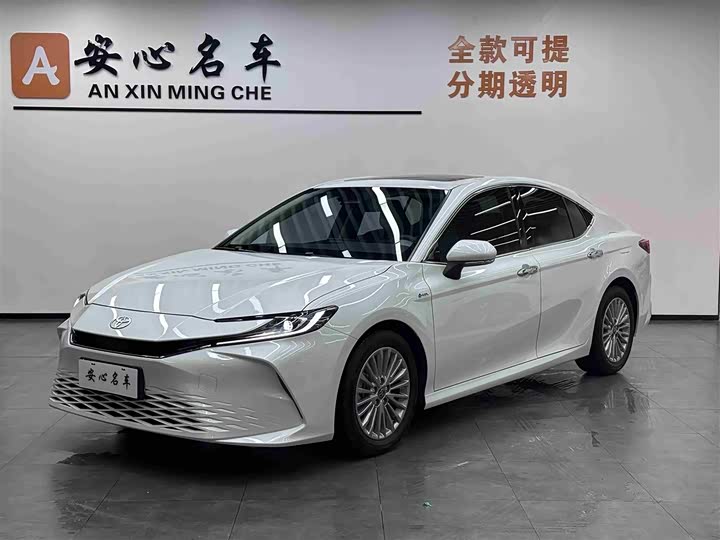 Фото 1 - Toyota Camry