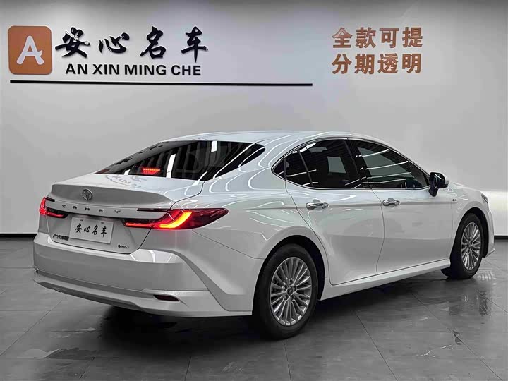 Фото 3 - Toyota Camry