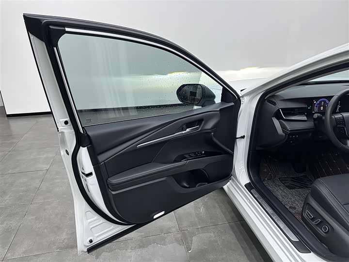 Фото 6 - Toyota Camry