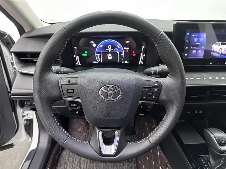 Фото 9 - Toyota Camry