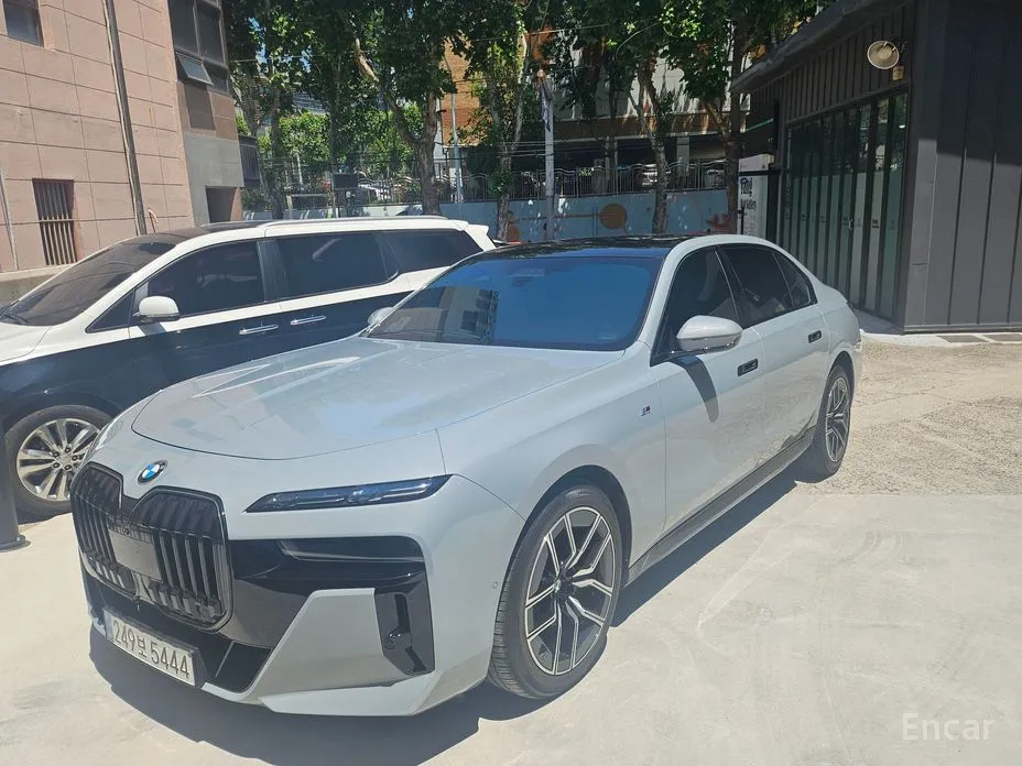 BMW 7 Series 2022 740i sDrive M Sport