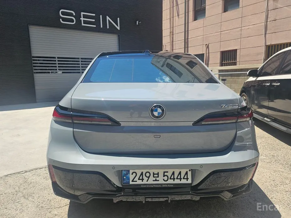 BMW 7 Series 2022 740i sDrive M Sport