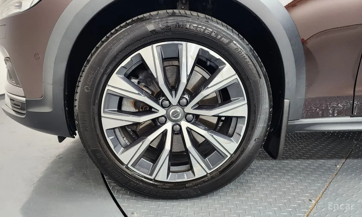 2017 Volvo V90