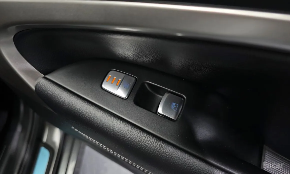 Photo 18 - Genesis G70