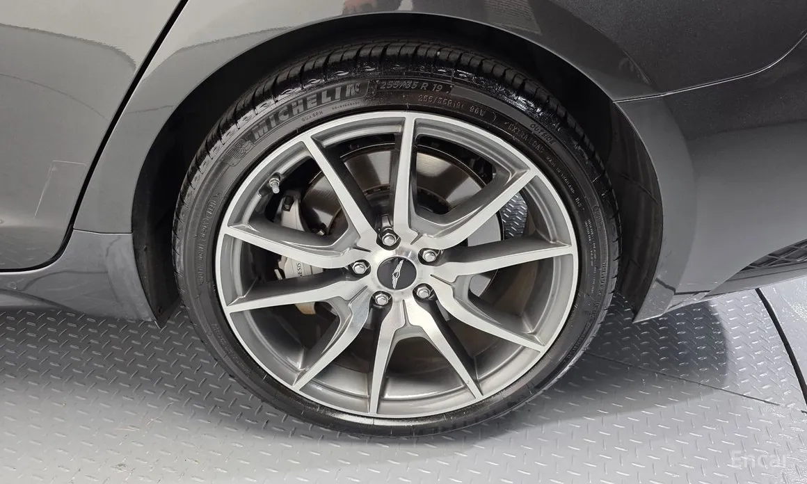 Photo 21 - Genesis G70