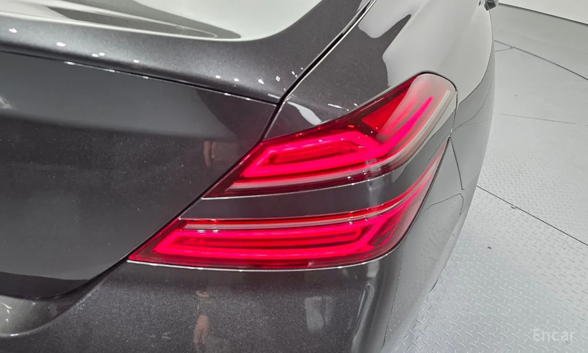 Photo 23 - Genesis G70