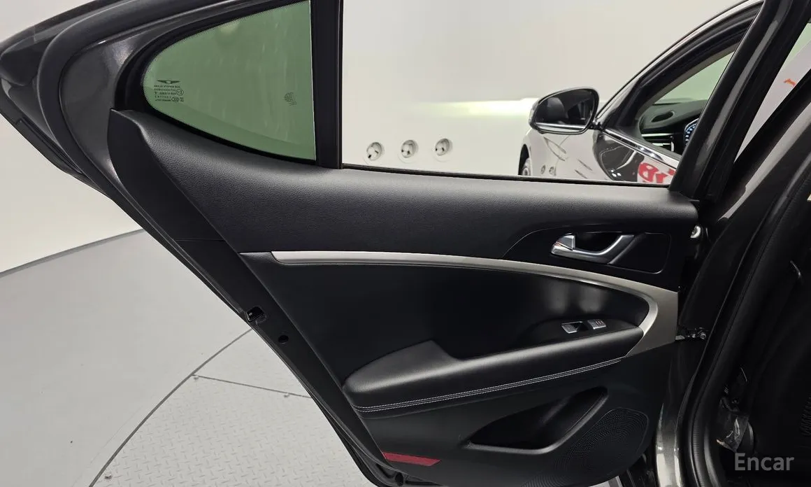 Photo 24 - Genesis G70