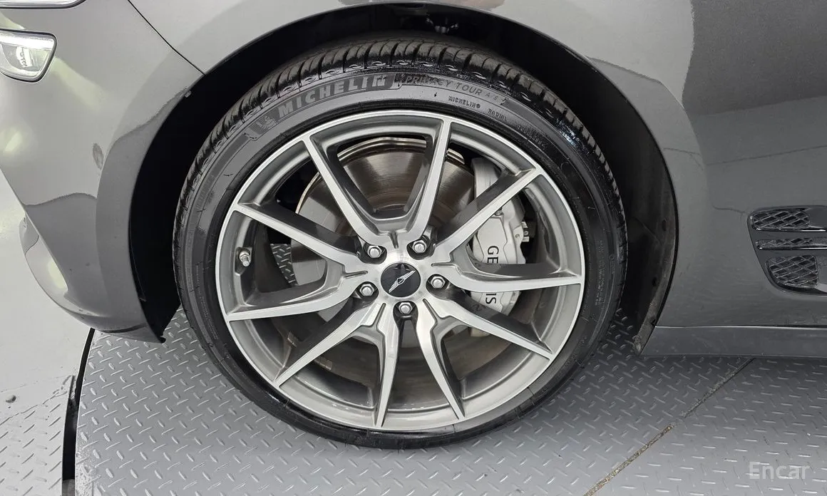 Photo 5 - Genesis G70
