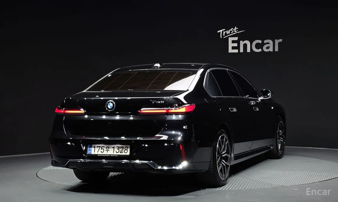 BMW 7 Series 2022 740i sDrive M Sport