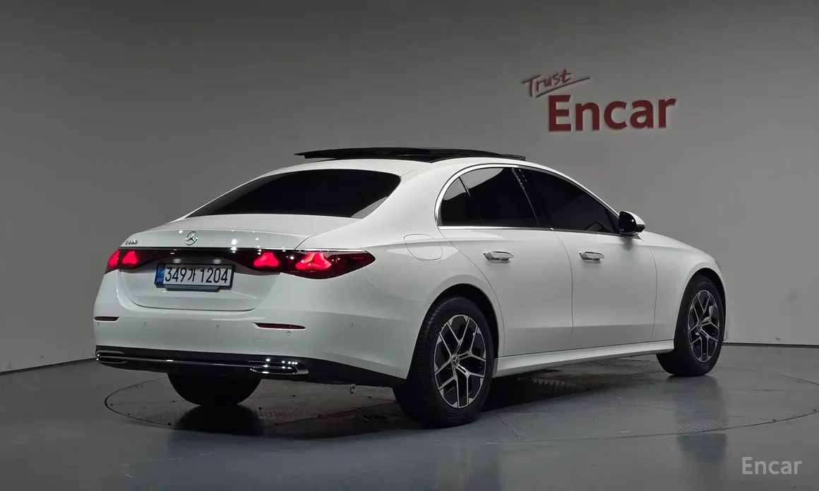 Mercedes-Benz E-Class 2024 E200 Avantgarde