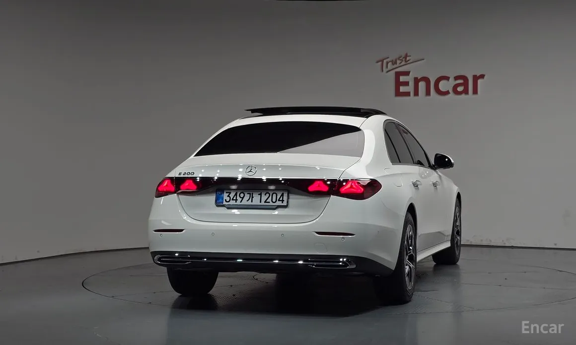 Mercedes-Benz E-Class 2024 E200 Avantgarde