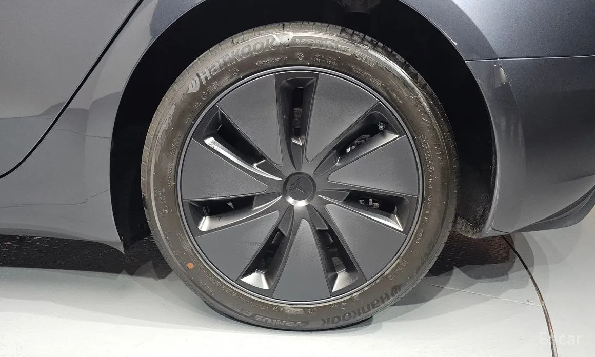 Фото 21 - Tesla Model 3