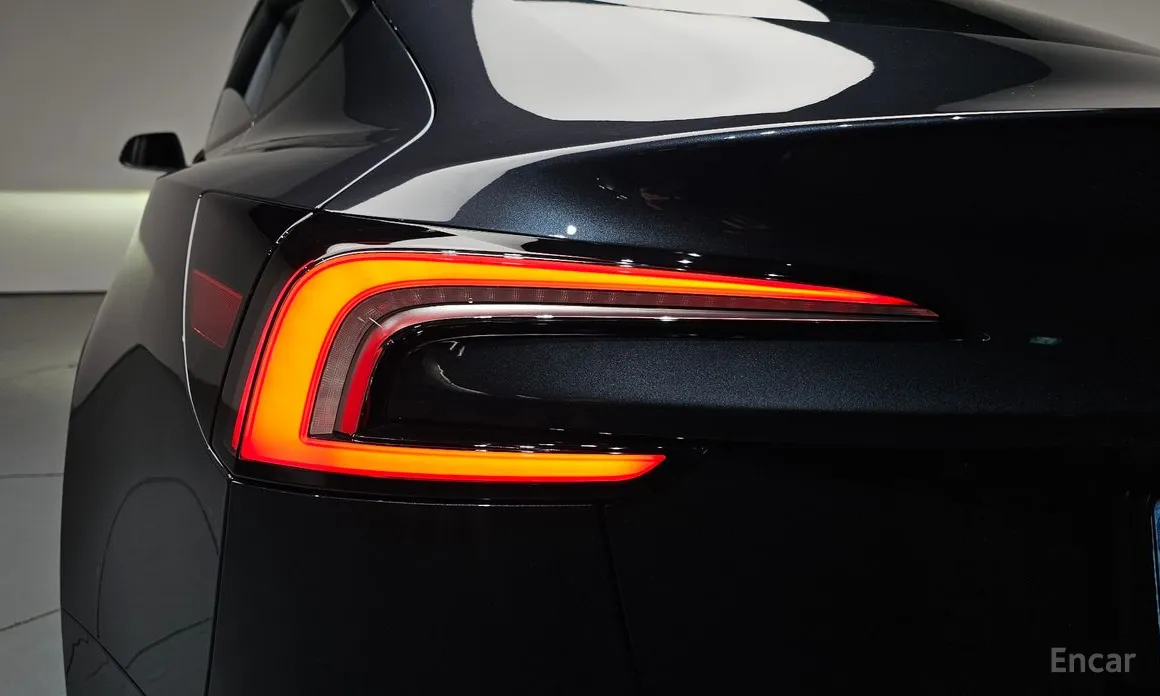 Фото 23 - Tesla Model 3