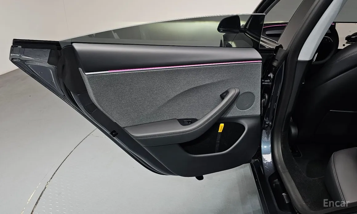 Фото 25 - Tesla Model 3