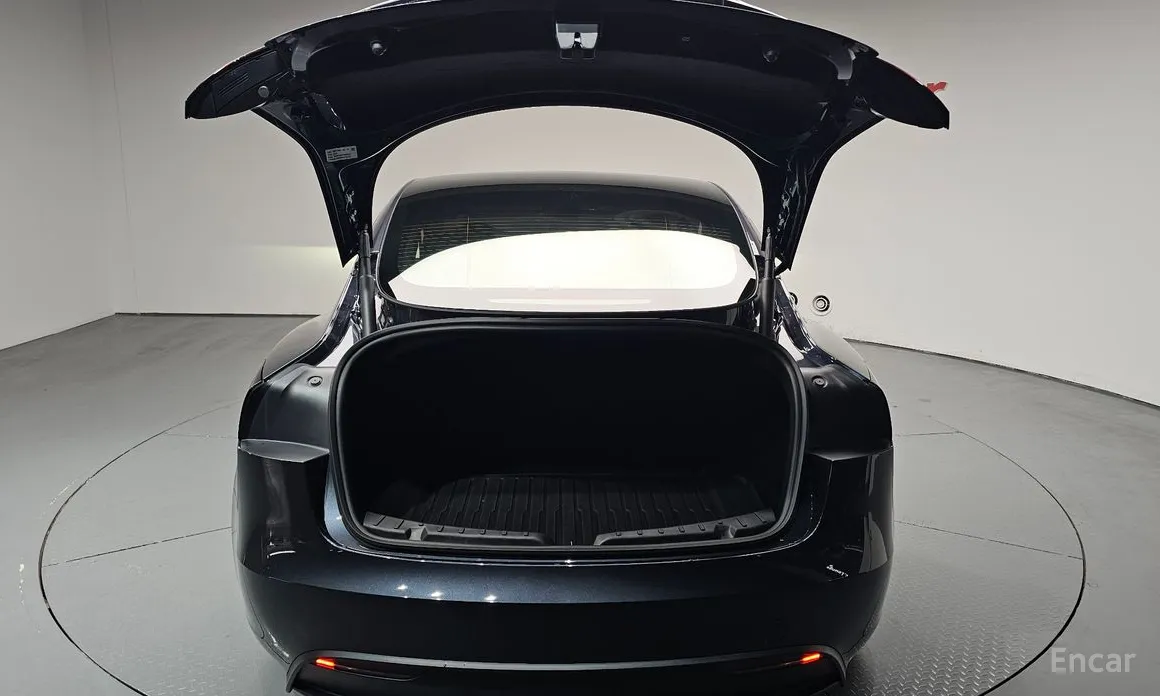 Фото 40 - Tesla Model 3