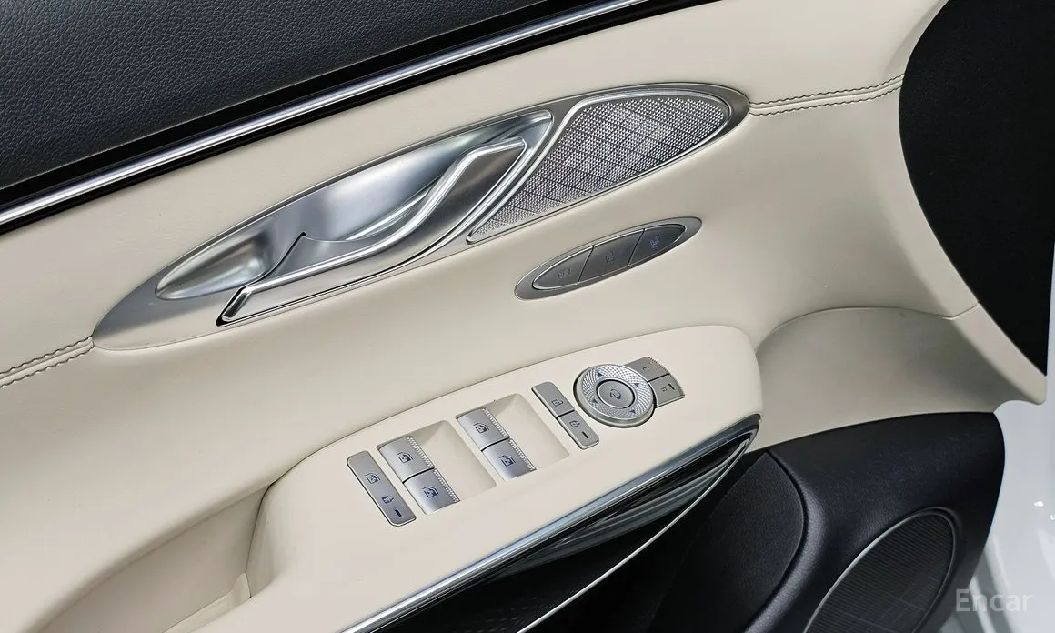 Фото 20 - Genesis GV70