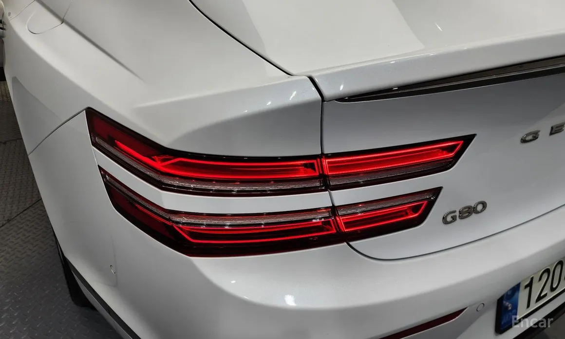 Фото 23 - Genesis G80