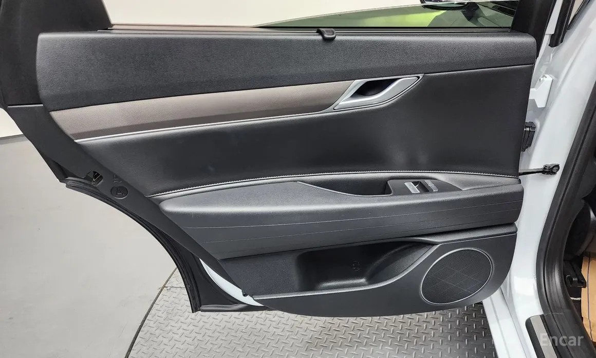 Фото 25 - Genesis G80